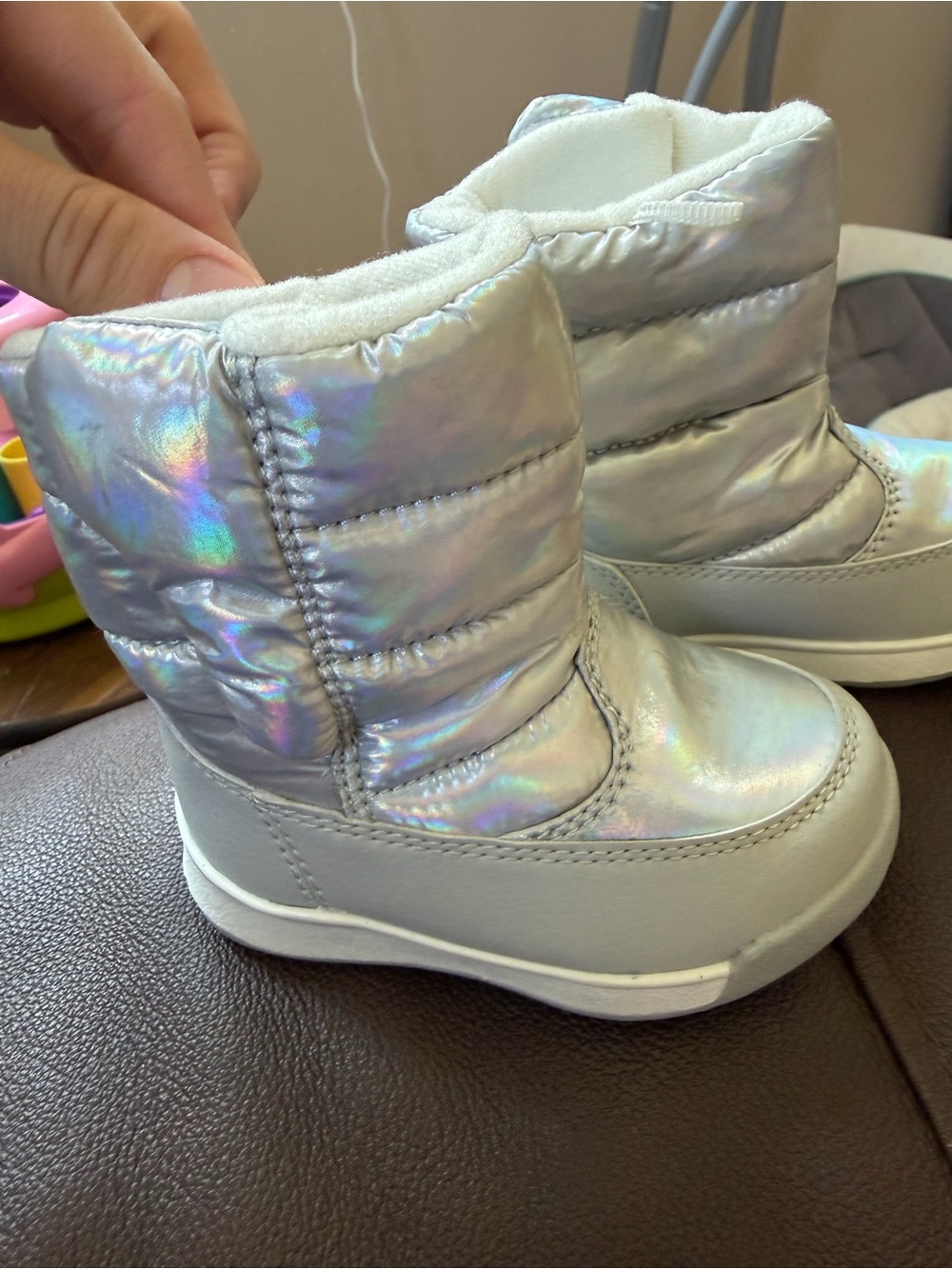 Kids boots size 4